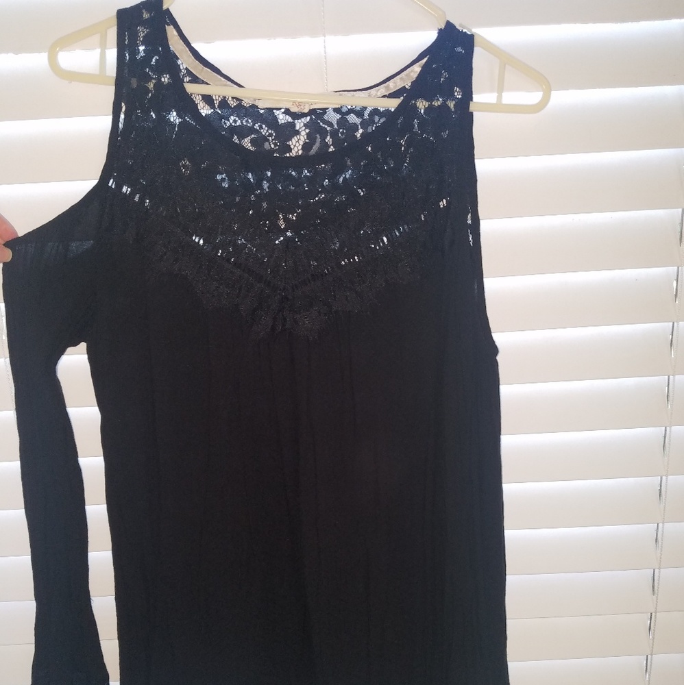 Off the shoulder long sleeve shirt